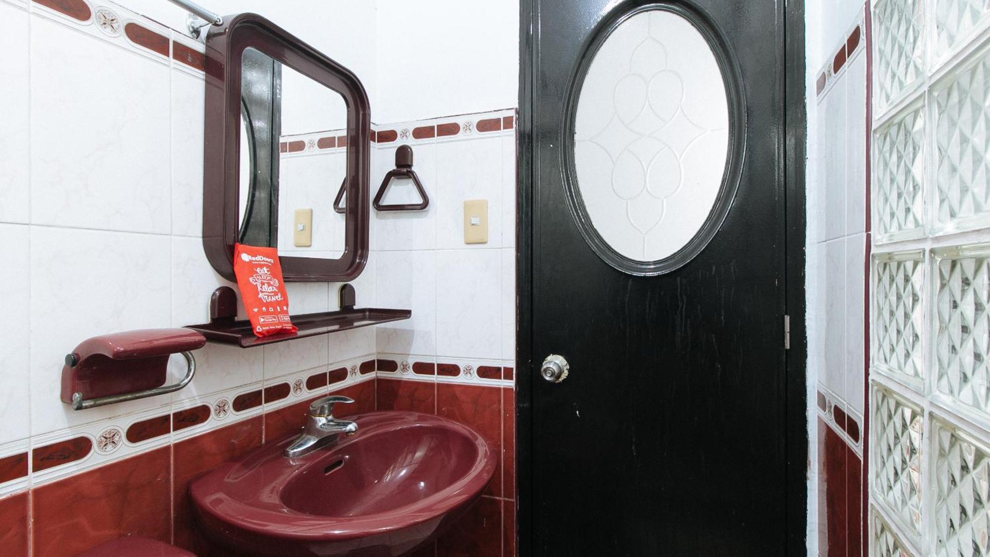 Reddoorz At Plus Villa Gloria Taguig Eksteriør bilde